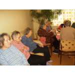 Obyvatelia Seniorcentra na Podjavorinskej ul. pri predvianočnom stretnutí
