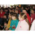 Deti na Záhrebskej počúvajú rozprávanie o Bratislave